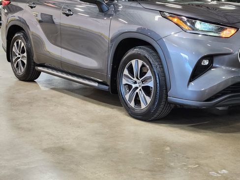 Used 2021 Toyota Highlander XLE image 16