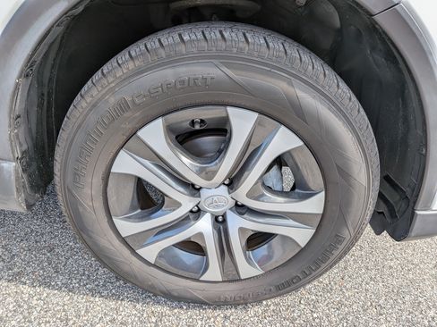 Used 2016 Toyota RAV4 LE FWD image 12