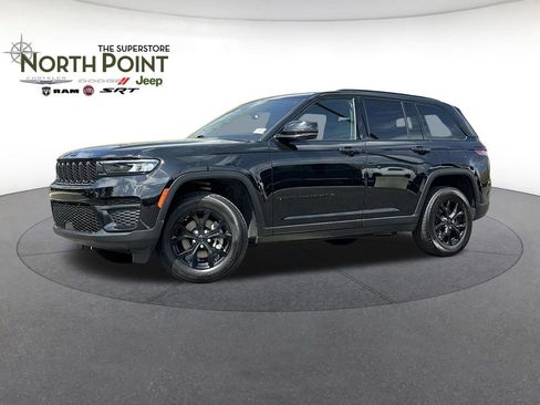 Certified 2025 Jeep Grand Cherokee Altitude AWD/4WD image 1