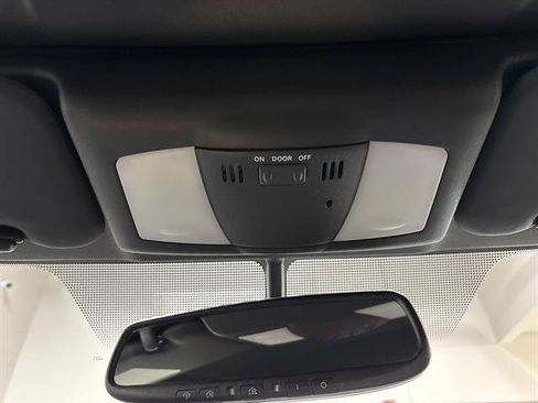 Used 2018 Nissan 370Z Touring RWD image 15
