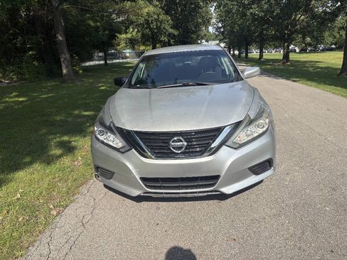 Used 2017 Nissan Altima 2.5 S w/ Power Driver Seat Package FWD image 4
