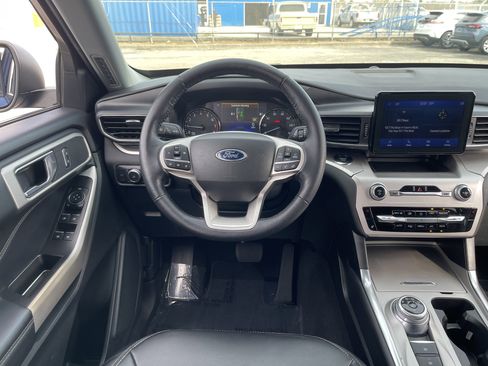 Used 2022 Ford Explorer XLT w/ Equipment Group 202A image 30