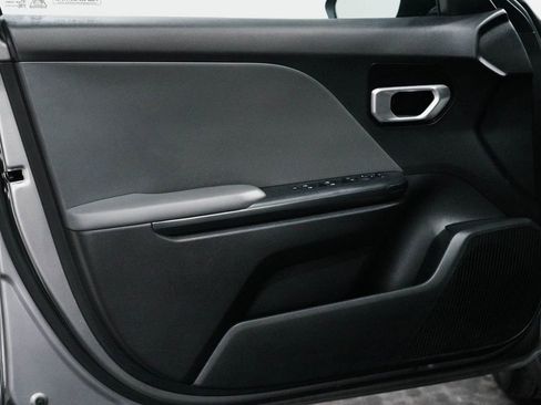 Used 2025 Kia K4 LXS image 11