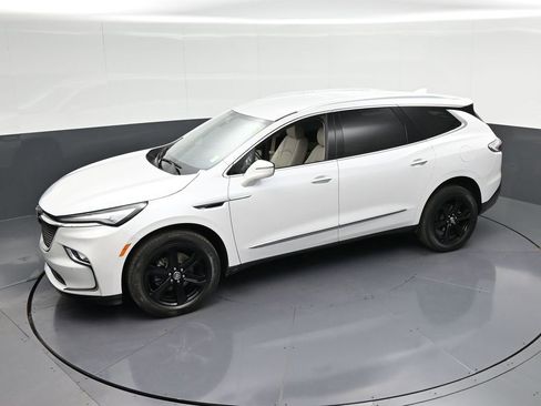 Used 2024 Buick Enclave Essence w/ Sport Touring Edition FWD image 30