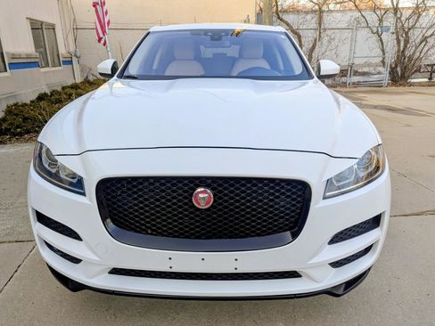 Used 2017 Jaguar F-PACE Premium image 2