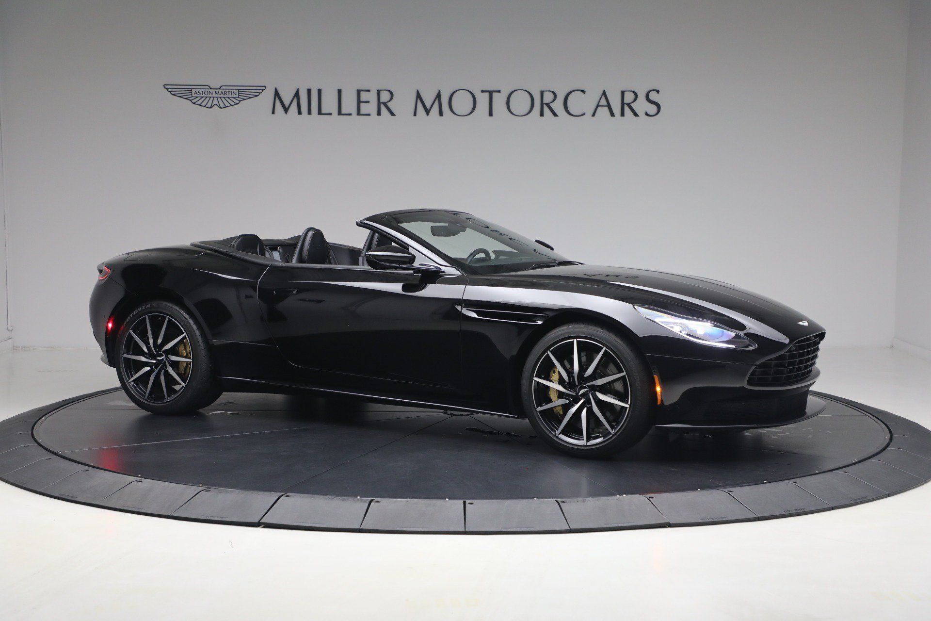 Used 2020 Aston Martin DB11 Volante RWD image 22