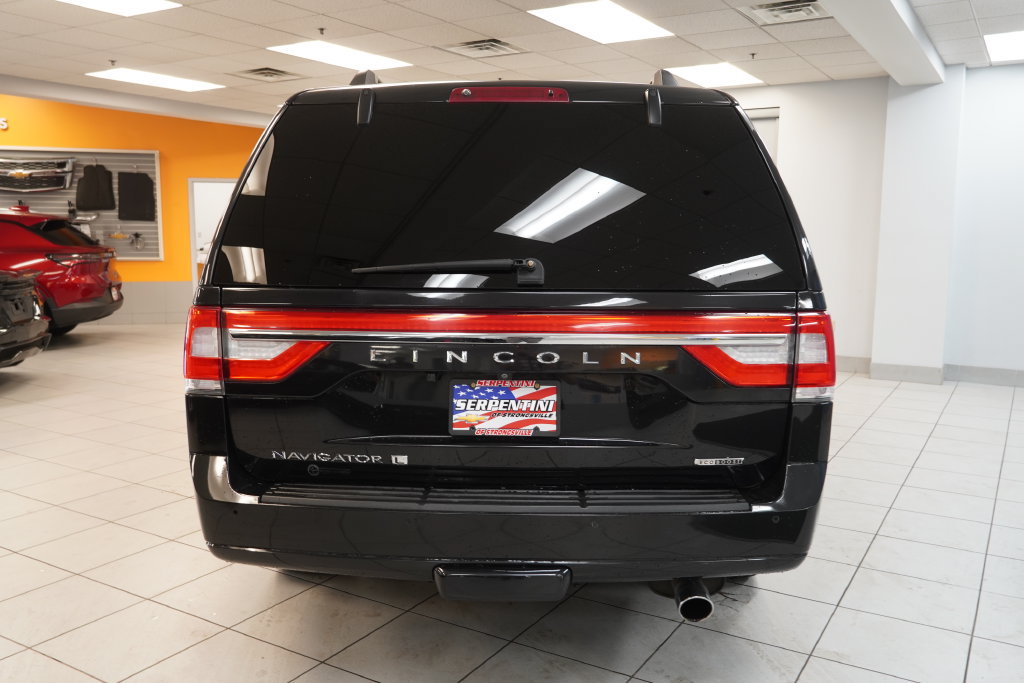 Used 2015 Lincoln Navigator L 4WD image 12