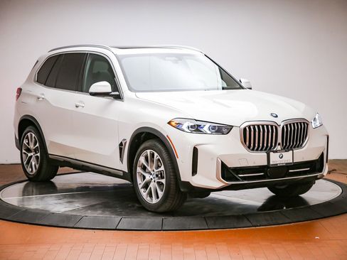 Certified 2024 BMW X5 xDrive50e w/ Premium Package AWD/4WD image 6
