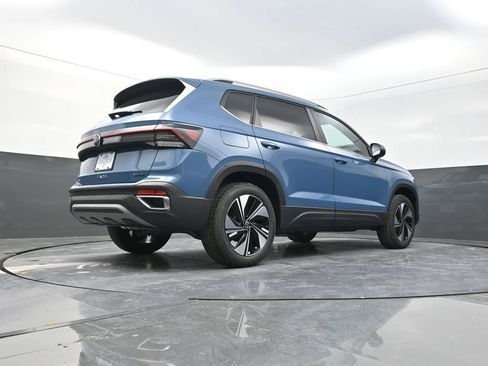 New 2026 Volkswagen Taos SE image 24