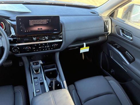 New 2026 Nissan Pathfinder SL FWD image 12