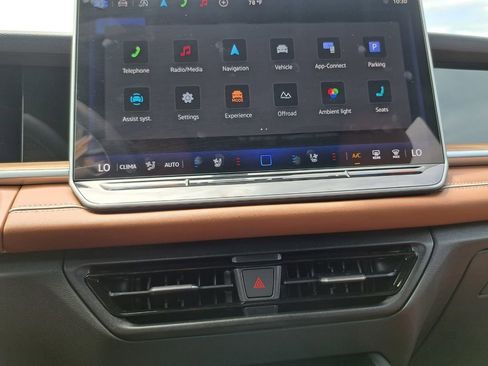 New 2026 Volkswagen Tiguan SEL R-Line AWD/4WD image 10