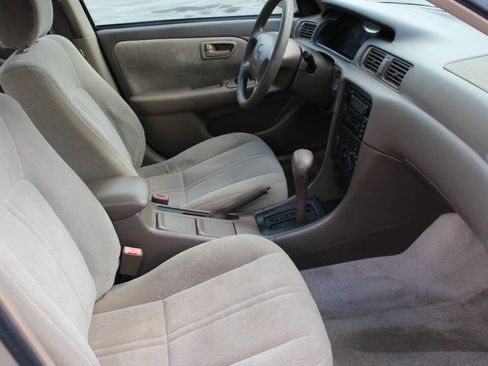 Used 2001 Toyota Camry CE image 10