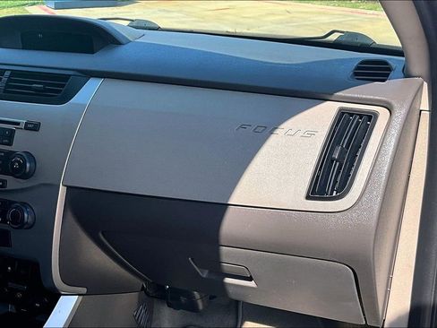 Used 2010 Ford Focus SE image 21