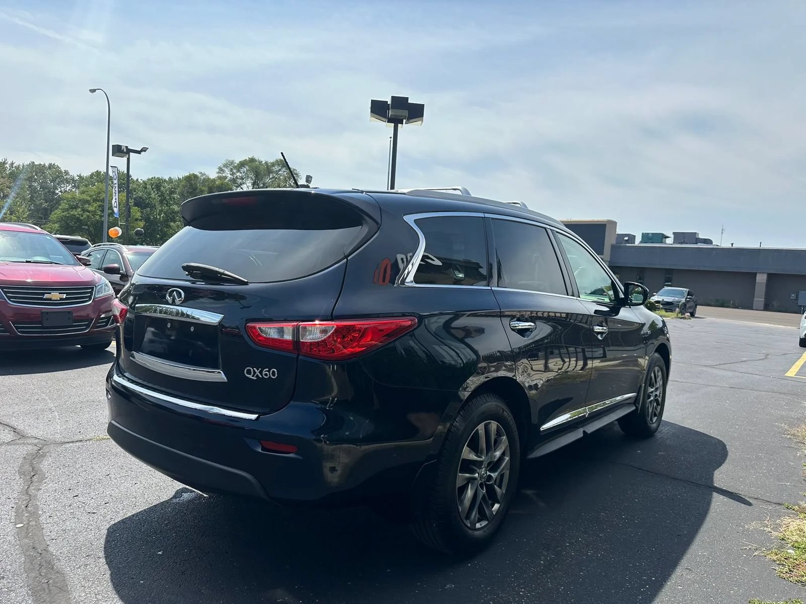 Used 2015 INFINITI QX60 Luxe w/ Premium Package AWD/4WD image 4