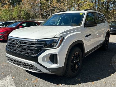 Certified 2025 Volkswagen Atlas Peak Edition SE image 3