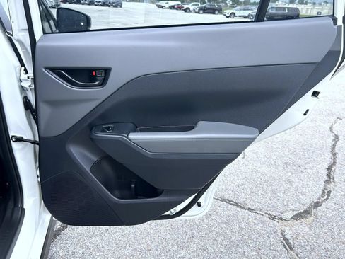 Used 2024 Subaru Crosstrek 2.0i Premium w/ Popular Package #3 AWD/4WD image 18