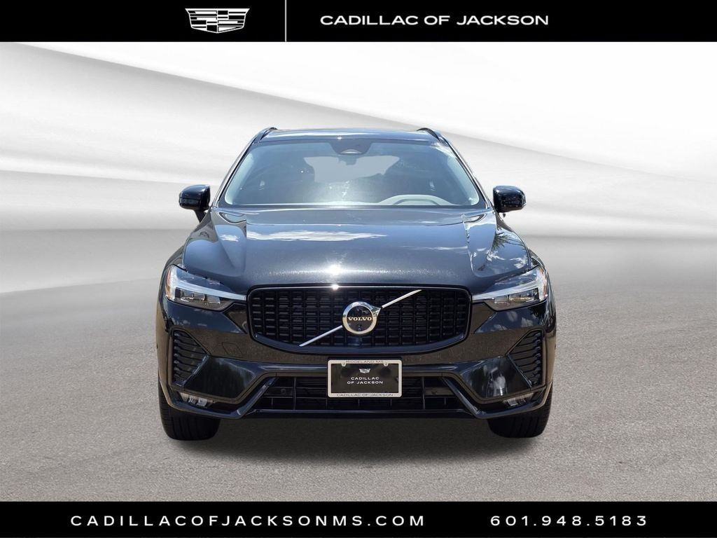 Used 2025 Volvo XC60 B5 Plus AWD/4WD image 2