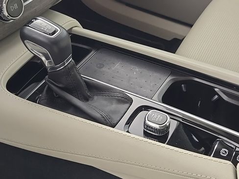 Used 2022 Volvo XC90 T6 Inscription w/ Advanced Package image 21