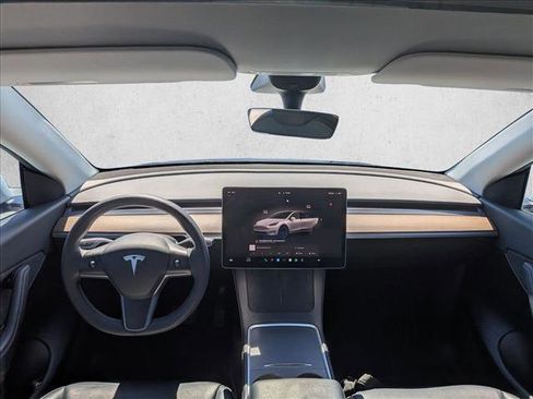 Used 2022 Tesla Model Y Long Range AWD/4WD image 18