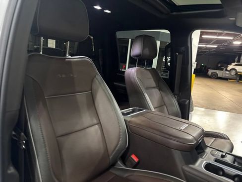 Used 2024 GMC Sierra 3500 Denali w/ Denali Reserve Package AWD/4WD image 39