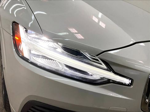 Used 2021 Volvo S60 T8 Inscription image 29