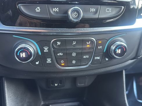 Used 2023 Chevrolet Traverse LT w/ Rear Camera Mirror Package AWD/4WD image 35