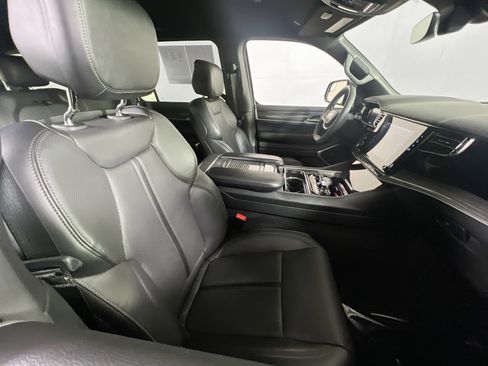 Used 2022 Jeep Wagoneer Series III image 28