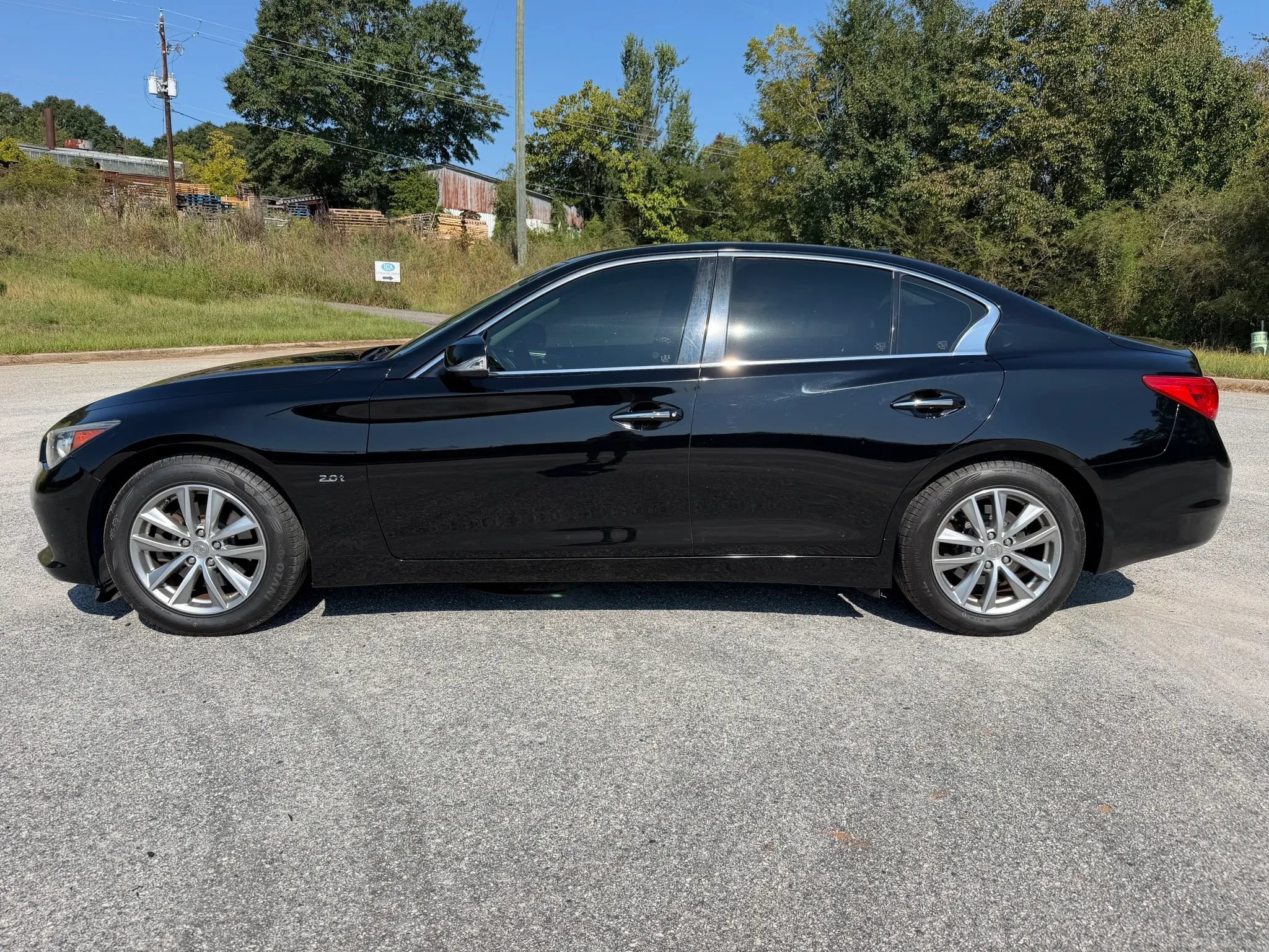 Used 2017 INFINITI Q50 2.0t RWD image 2