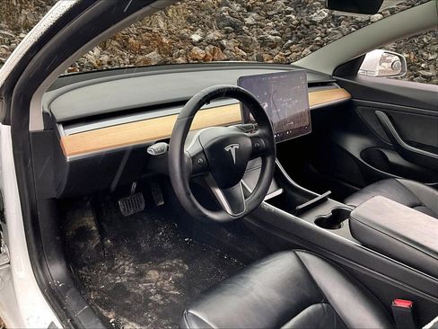 Used 2020 Tesla Model 3 Standard Range image 11