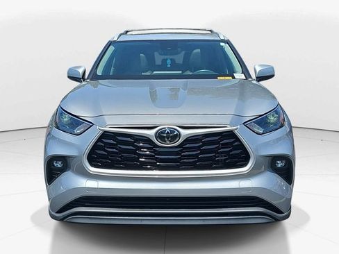 Used 2023 Toyota Highlander XLE FWD image 8