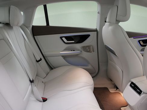 Used 2025 Mercedes-Benz EQE 350+ 4MATIC Sedan image 28