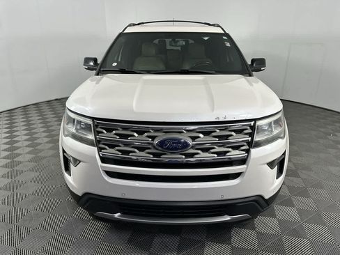 Used 2018 Ford Explorer XLT w/ Equipment Group 202A FWD image 3