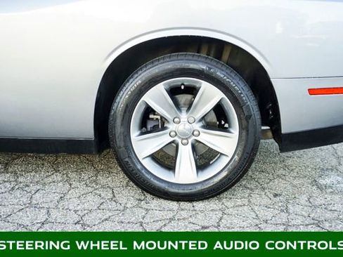 Used 2016 Dodge Challenger SXT image 5