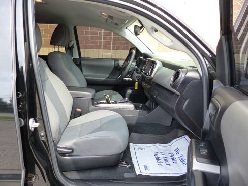Used 2022 Toyota Tacoma SR5 AWD/4WD image 45