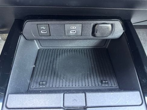 Used 2023 Toyota Prius Prime FWD image 19