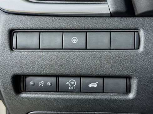 Used 2024 Nissan Rogue SV image 9