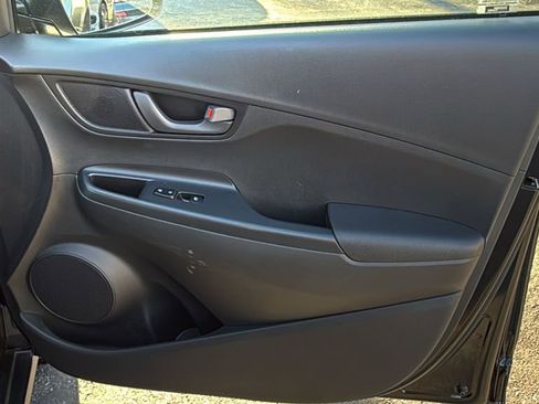 Used 2018 Hyundai Kona SEL image 31