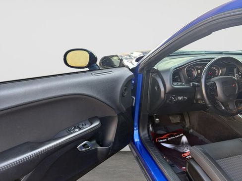 Used 2018 Dodge Challenger R/T RWD image 11