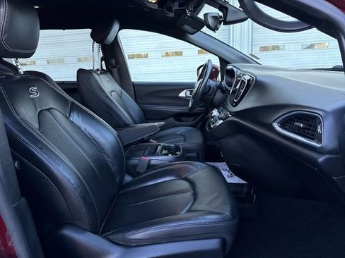 Used 2018 Chrysler Pacifica Touring-L w/ Premium Audio Group image 11