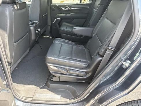 Used 2021 GMC Yukon Denali w/ Denali Premium Package AWD/4WD image 18