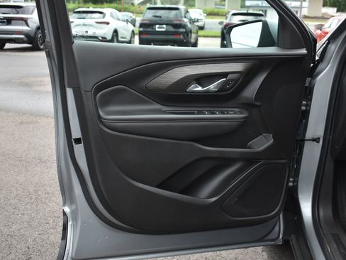Used 2024 GMC Terrain SLE w/ LPO, Floor Liner Package AWD/4WD image 11