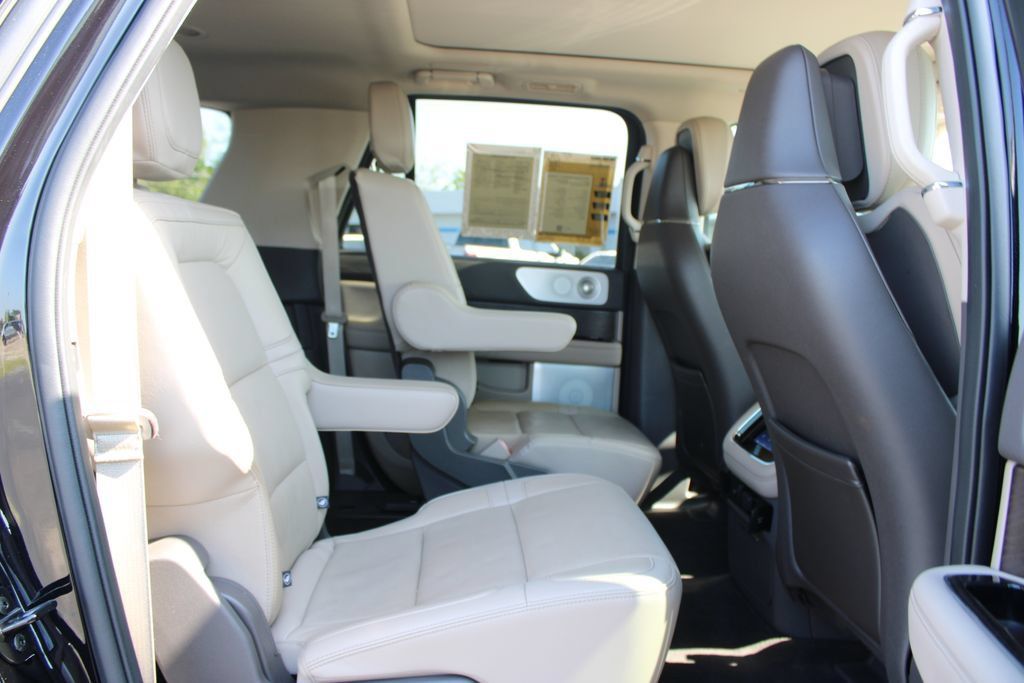 Used 2024 Lincoln Navigator L Reserve AWD/4WD image 33