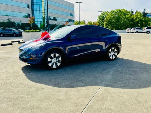 Used 2023 Tesla Model Y 2WD image 15