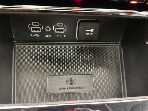 Used 2023 Jeep Grand Cherokee L Limited w/ Luxury Tech Group II AWD/4WD image 19