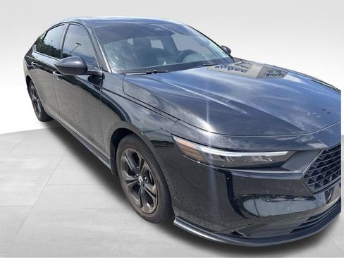 Used 2025 Honda Accord SE image 12