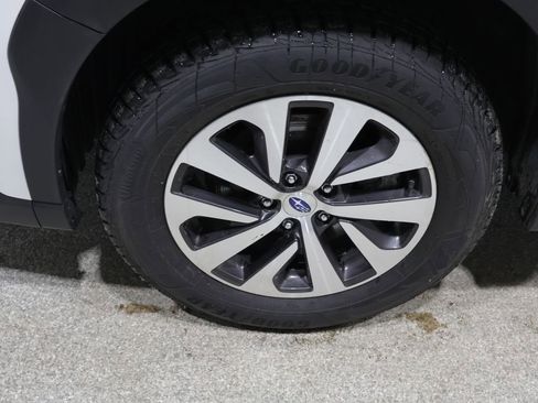 Used 2025 Subaru Outback Premium AWD/4WD image 8