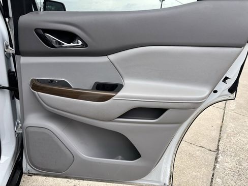 Used 2019 GMC Acadia SLE image 26