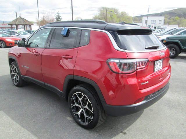 Used 2025 Jeep Compass Limited AWD/4WD image 4