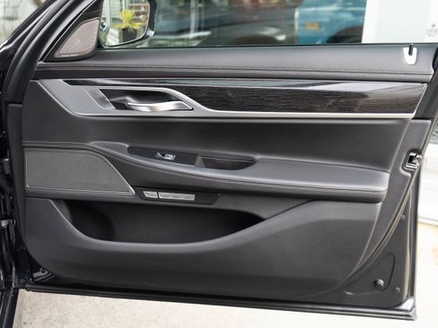Used 2018 BMW 750i image 37