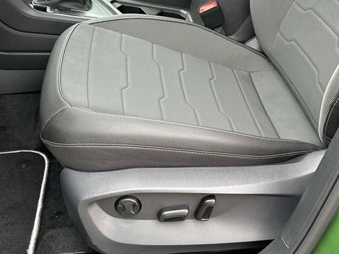 New 2026 Volkswagen Taos SE image 18